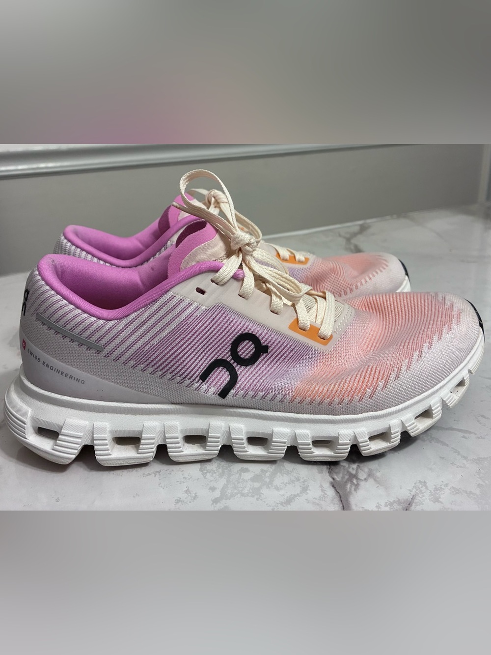 On Cloud 6 Push Tangerine Raspberry Running Shoes Sneakers Women’s size 8